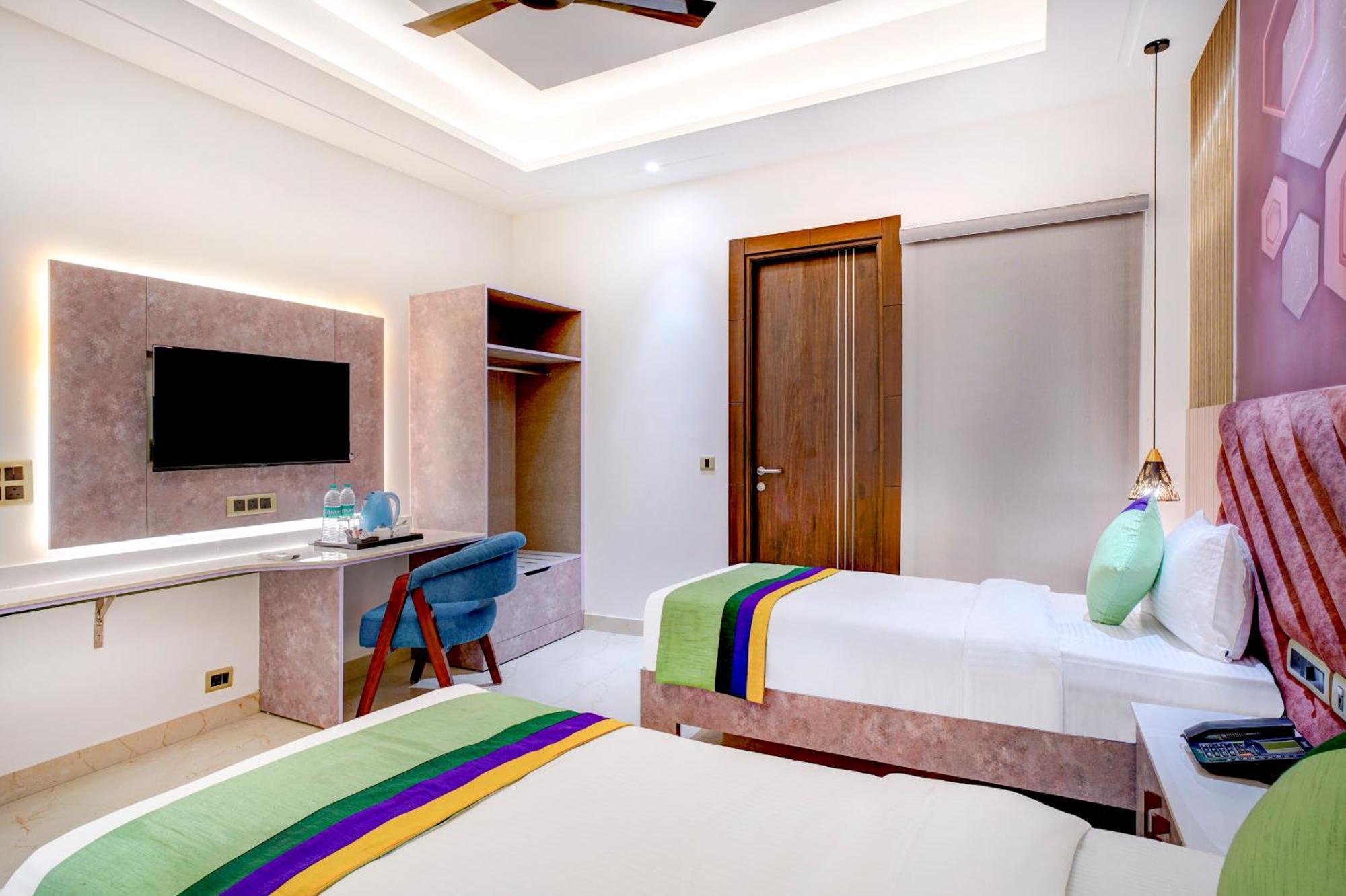 Treebo Corporate Inn Нойда Экстерьер фото